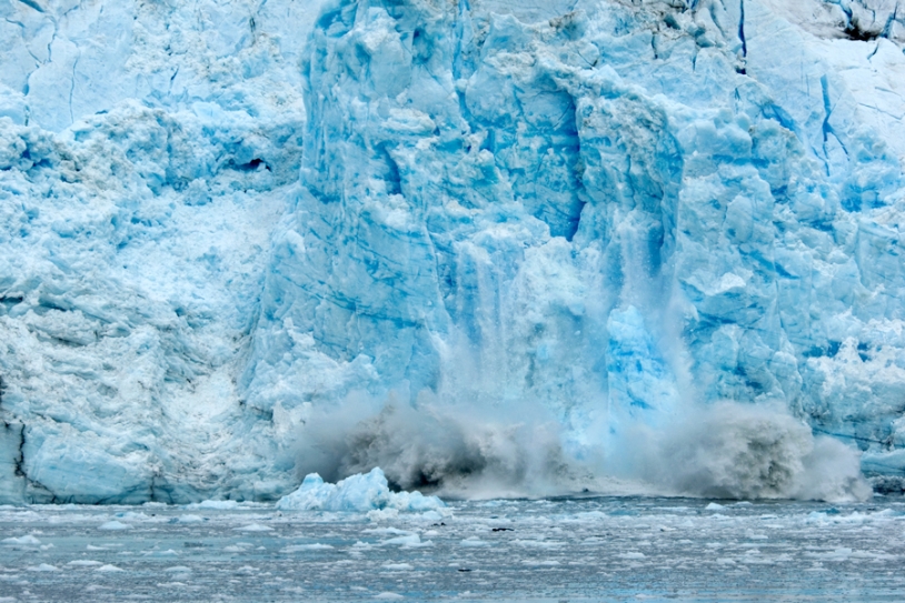 Les morceaux de glace qui se détachent de la banquise arctique peuvent parcourir des centaines de kilomètres